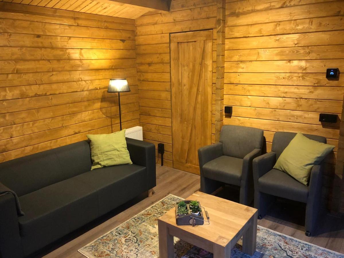 3 Slaapkamer Blokhut Met Opgemaakte Bedden Villa Putten Exterior foto