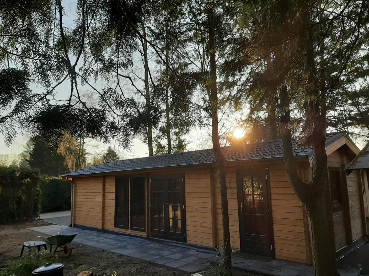 3 Slaapkamer Blokhut Met Opgemaakte Bedden Villa Putten Exterior foto